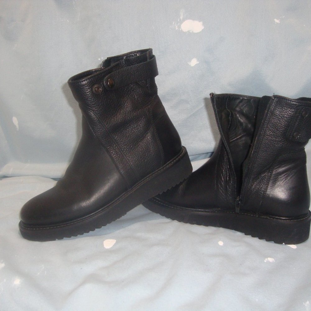 Vince Italy black leather zip ankle boots size 39